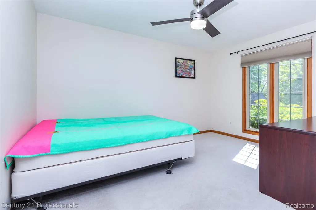 2085 Elkhorn Drive Rochester Hills City MI 48307