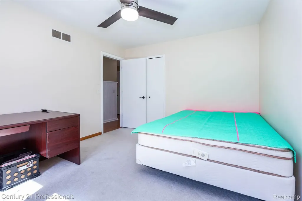 2085 Elkhorn Drive Rochester Hills City MI 48307