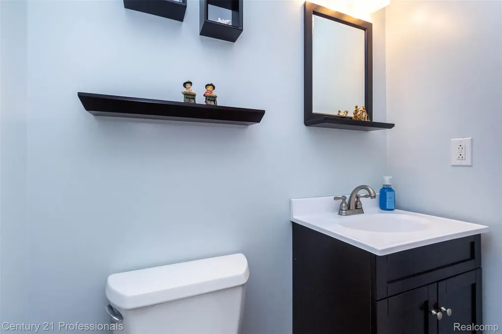 2085 Elkhorn Drive Rochester Hills City MI 48307