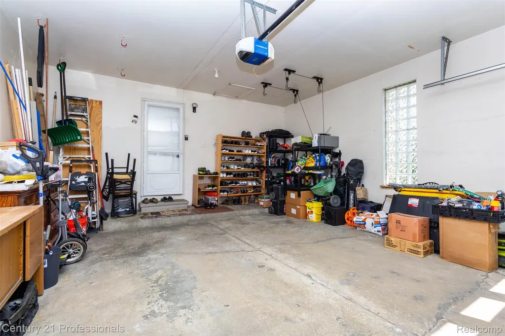 2085 Elkhorn Drive Rochester Hills City MI 48307