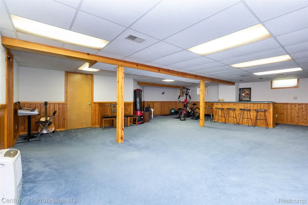2085 Elkhorn Drive Rochester Hills City MI 48307