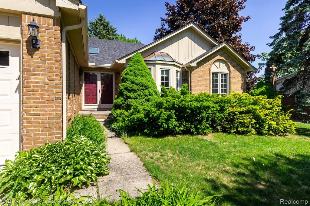 2085 Elkhorn Drive Rochester Hills City MI 48307