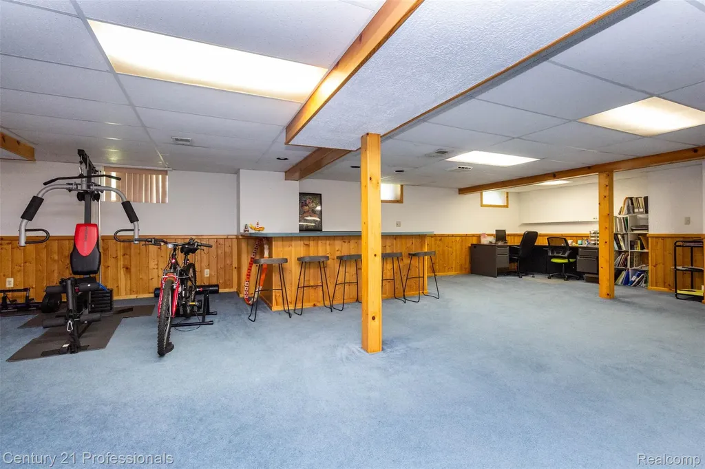 2085 Elkhorn Drive Rochester Hills City MI 48307