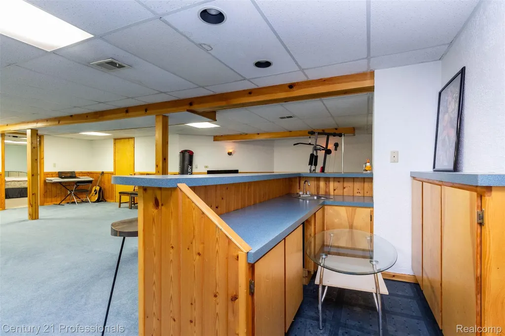 2085 Elkhorn Drive Rochester Hills City MI 48307