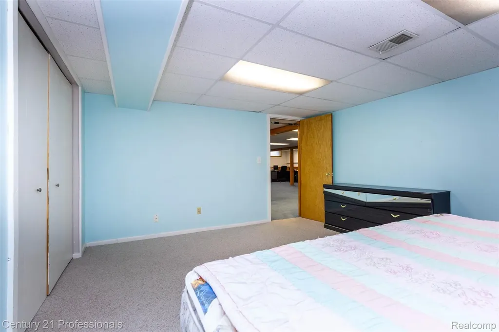 2085 Elkhorn Drive Rochester Hills City MI 48307