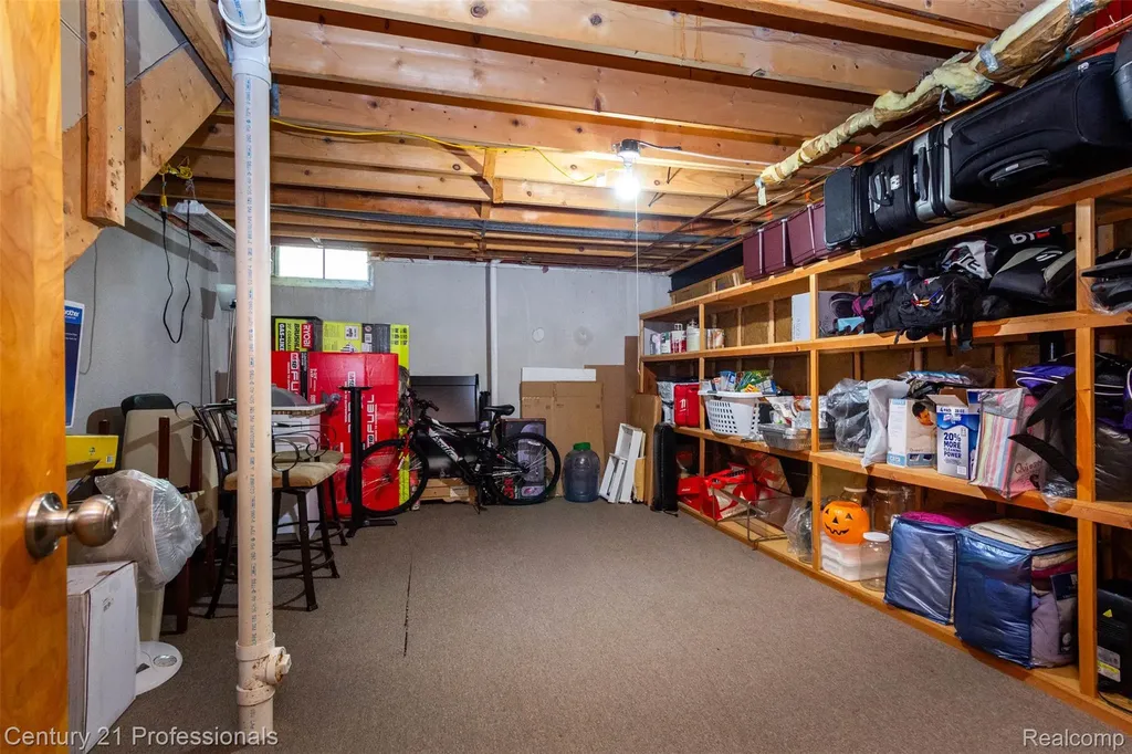 2085 Elkhorn Drive Rochester Hills City MI 48307