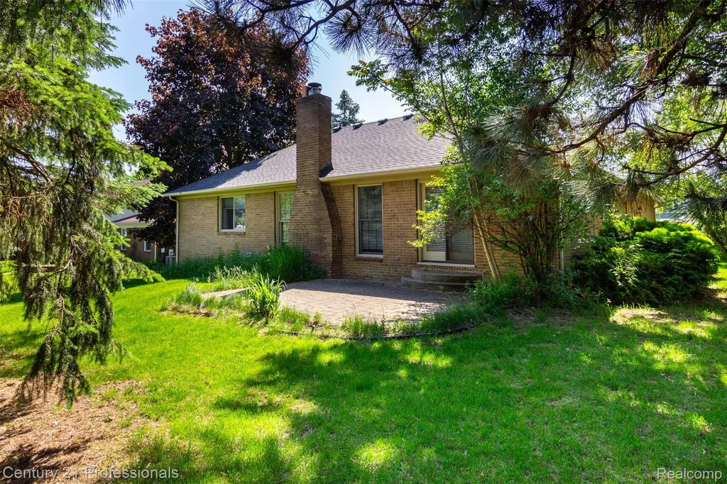 2085 Elkhorn Drive Rochester Hills City MI 48307