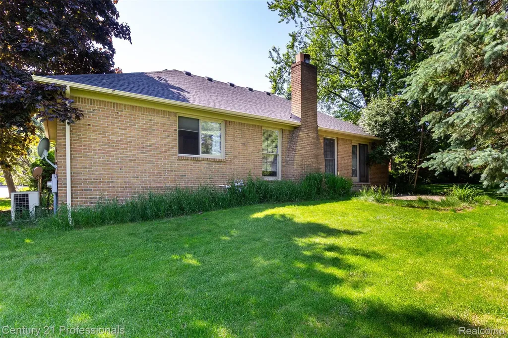 2085 Elkhorn Drive Rochester Hills City MI 48307