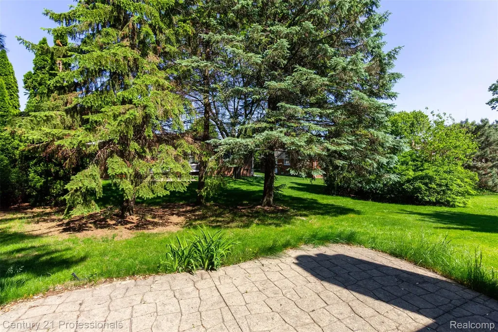 2085 Elkhorn Drive Rochester Hills City MI 48307