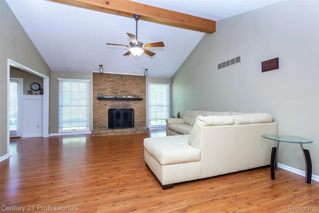 2085 Elkhorn Drive Rochester Hills City MI 48307