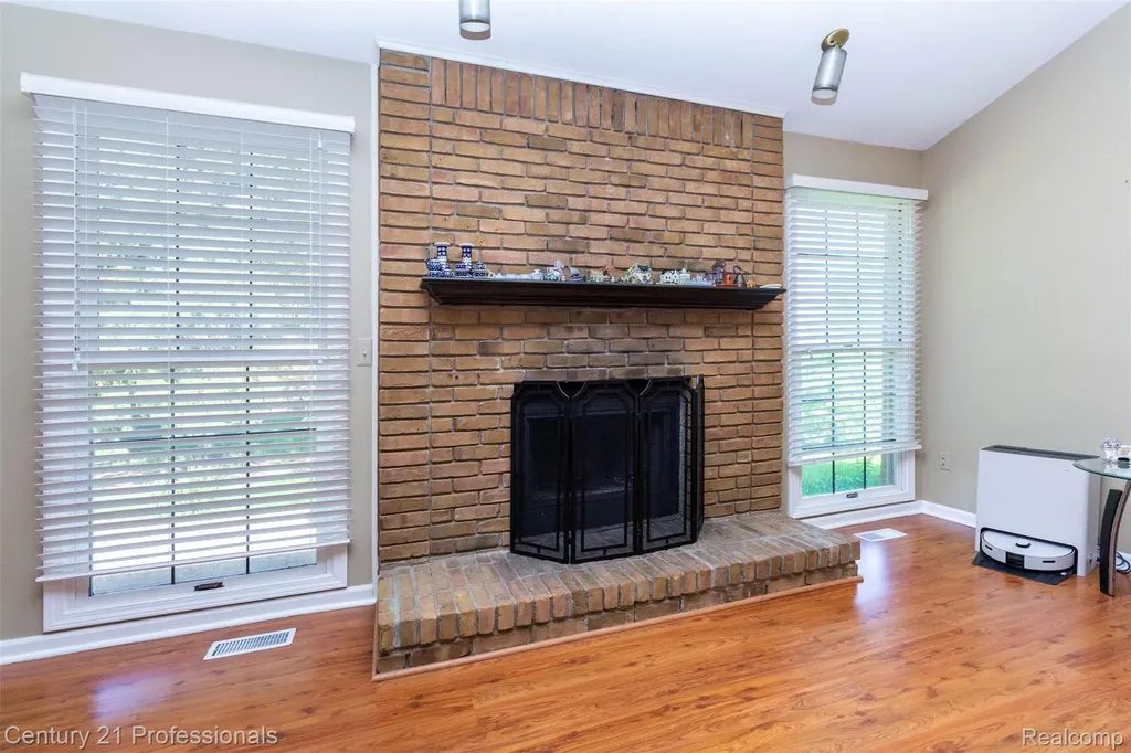 2085 Elkhorn Drive Rochester Hills City MI 48307