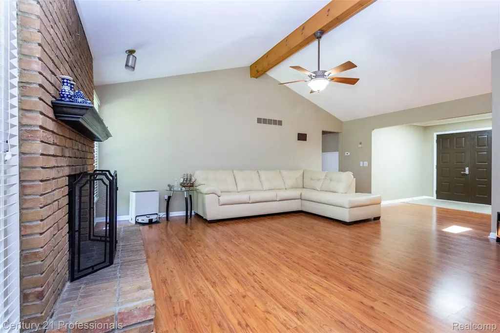 2085 Elkhorn Drive Rochester Hills City MI 48307