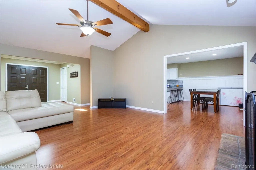 2085 Elkhorn Drive Rochester Hills City MI 48307