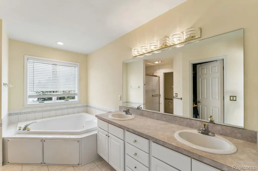 6476 Stonebrook Lane Flint Charter Township MI 48433