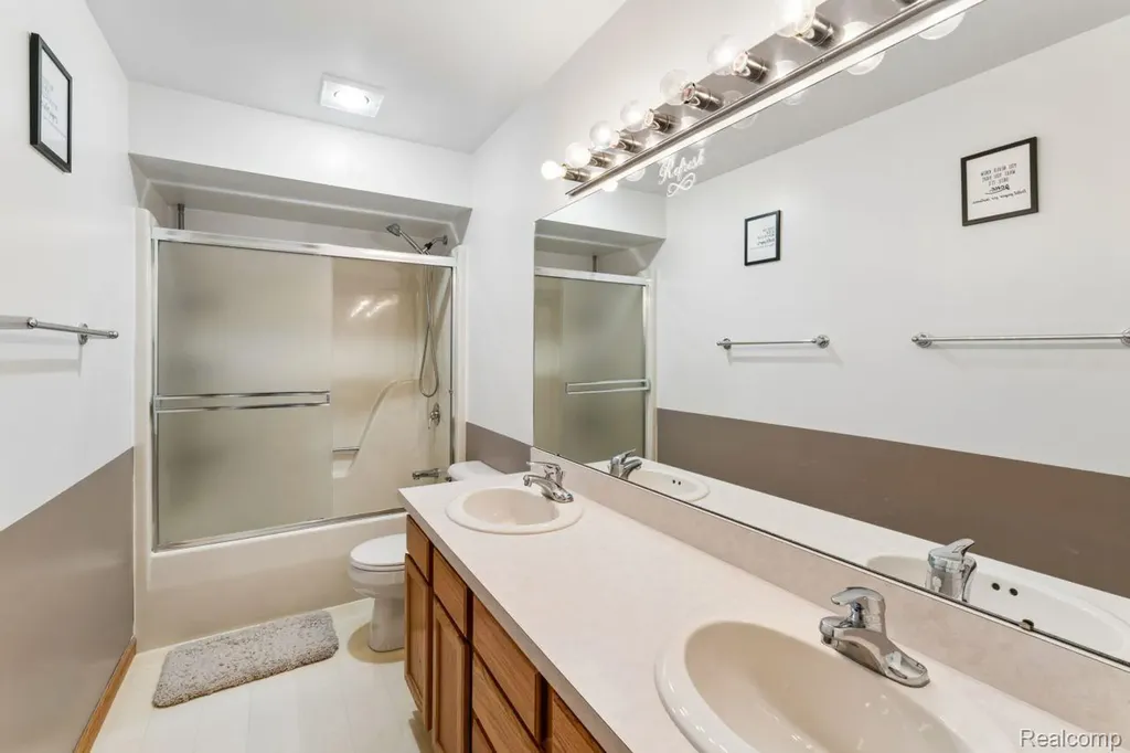 6476 Stonebrook Lane Flint Charter Township MI 48433