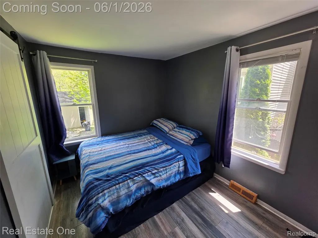 5607 Loveland Street West Bloomfield Charter Township MI 48322