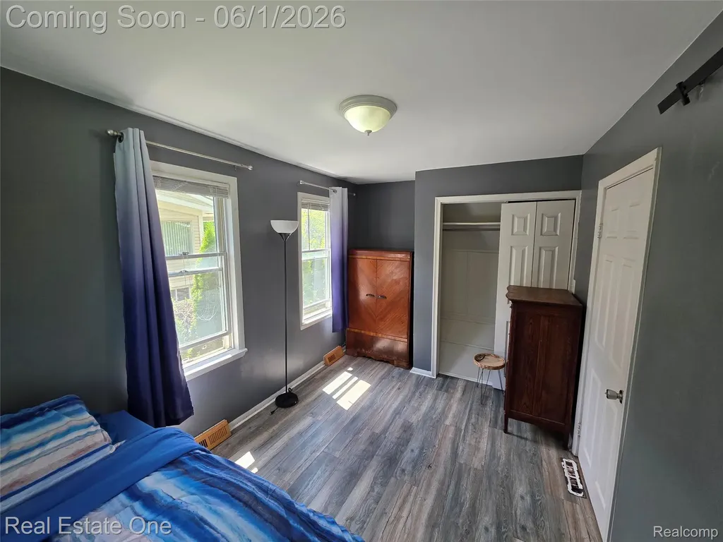 5607 Loveland Street West Bloomfield Charter Township MI 48322