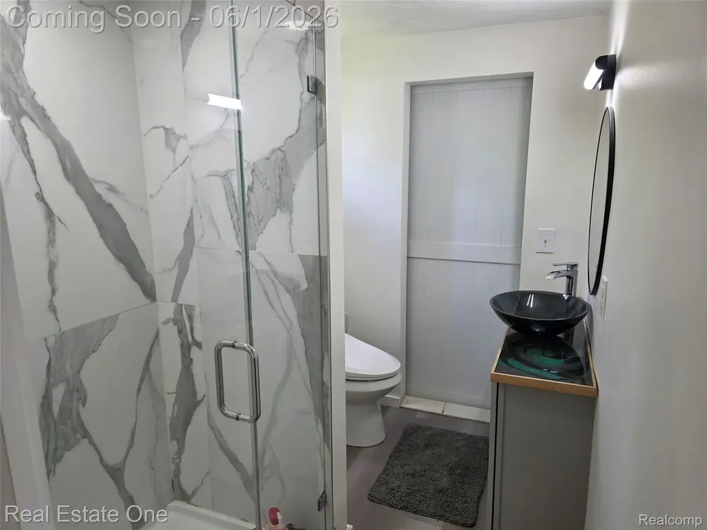 5607 Loveland Street West Bloomfield Charter Township MI 48322
