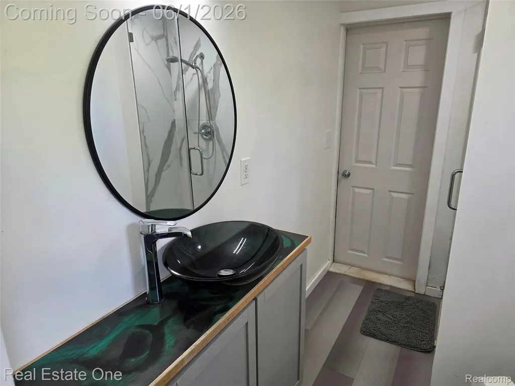 5607 Loveland Street West Bloomfield Charter Township MI 48322