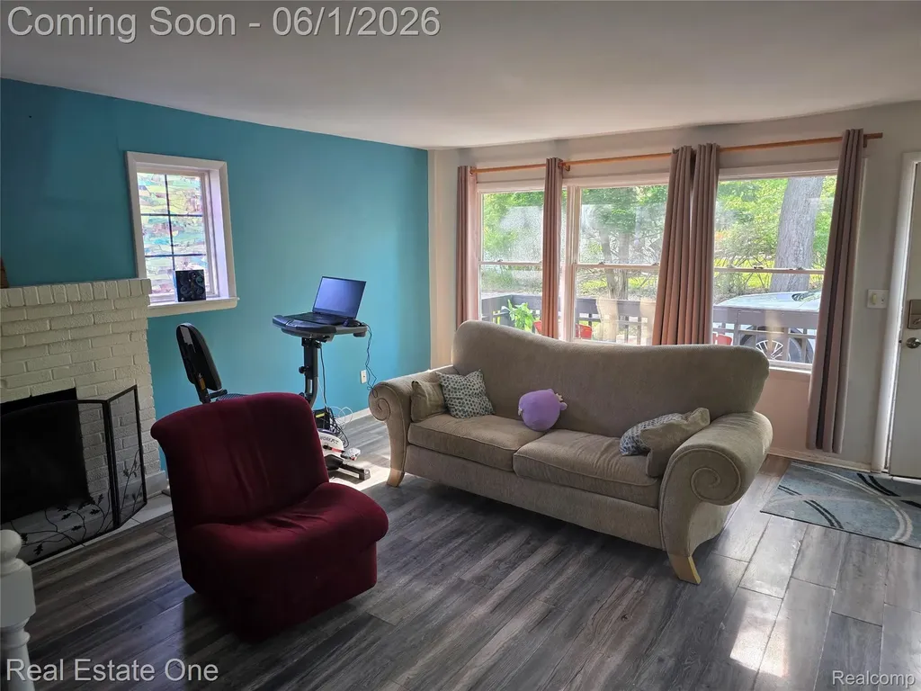 5607 Loveland Street West Bloomfield Charter Township MI 48322