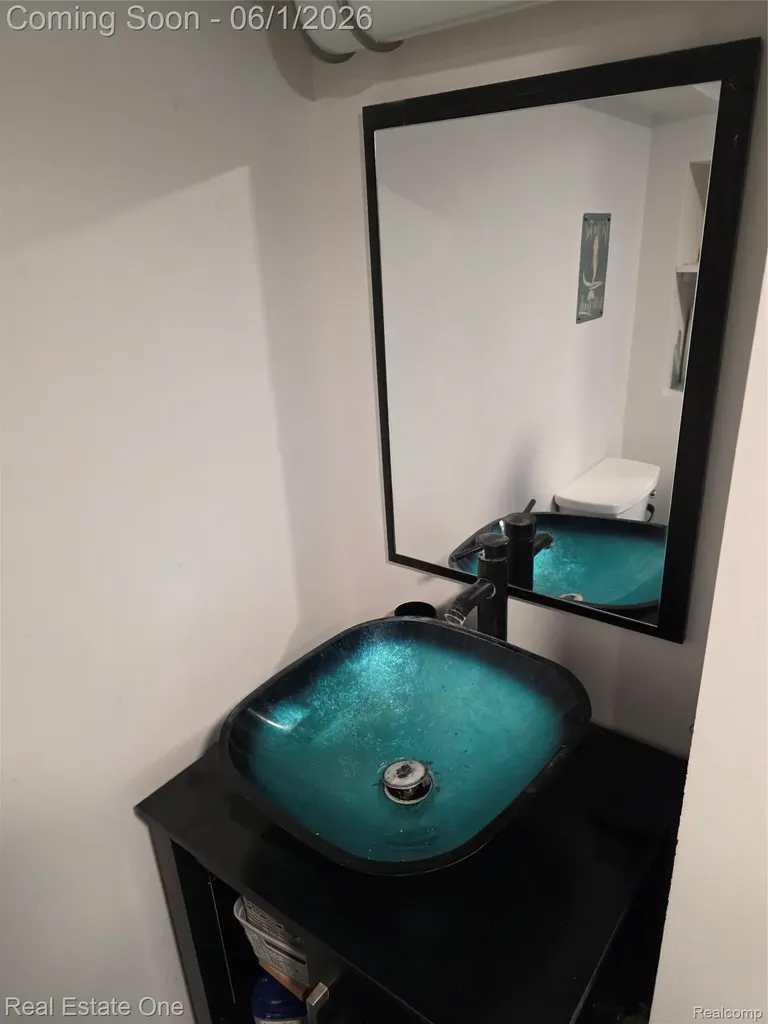 5607 Loveland Street West Bloomfield Charter Township MI 48322