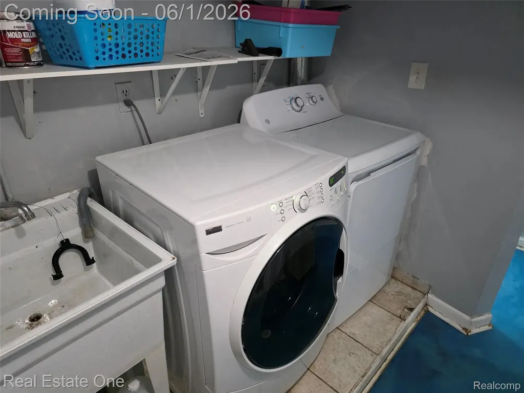 5607 Loveland Street West Bloomfield Charter Township MI 48322