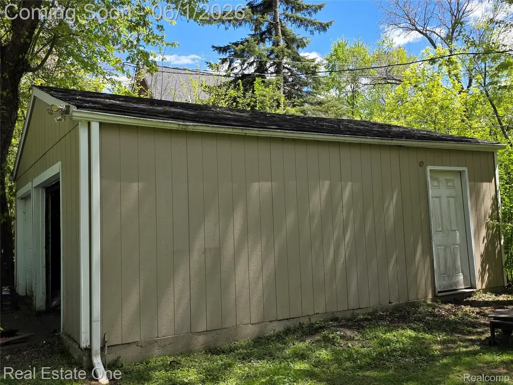 5607 Loveland Street West Bloomfield Charter Township MI 48322