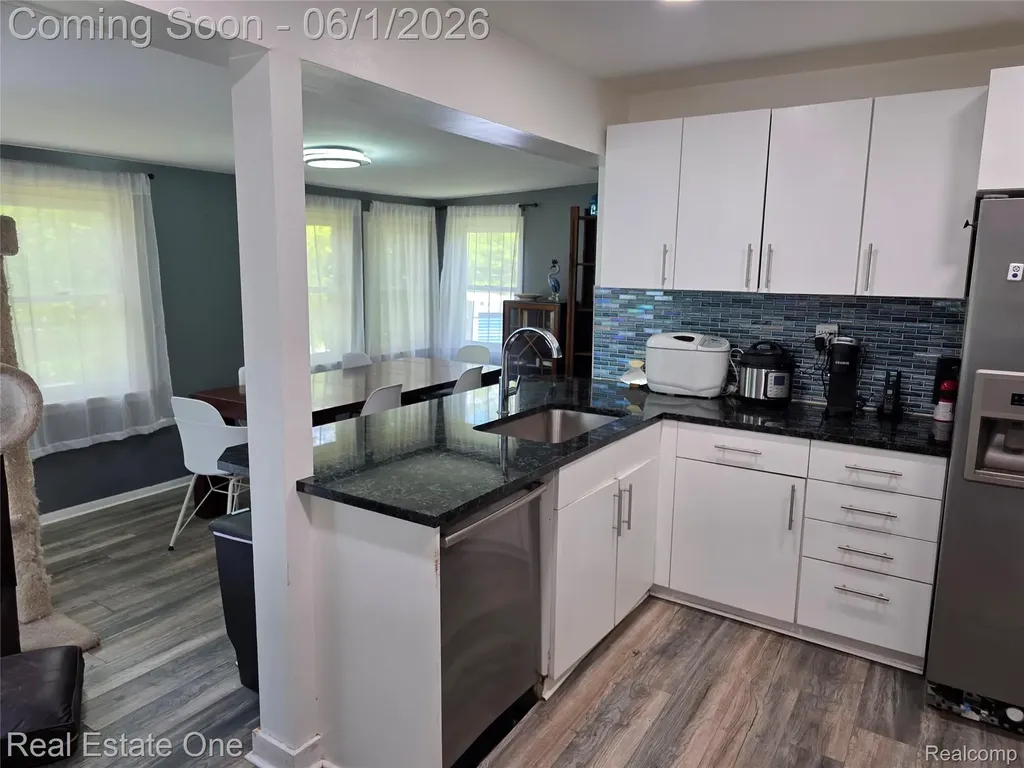 5607 Loveland Street West Bloomfield Charter Township MI 48322
