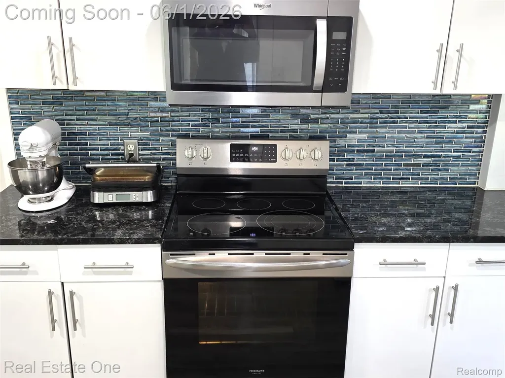 5607 Loveland Street West Bloomfield Charter Township MI 48322