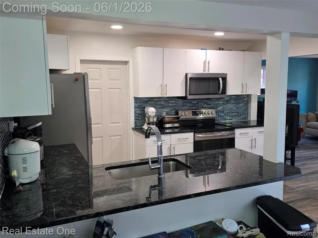 5607 Loveland Street West Bloomfield Charter Township MI 48322