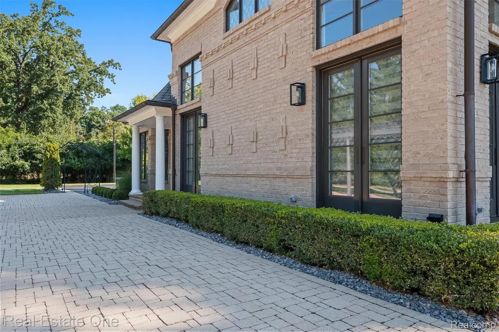 1343 Orchard Ridge Road Bloomfield Hills City MI 48304