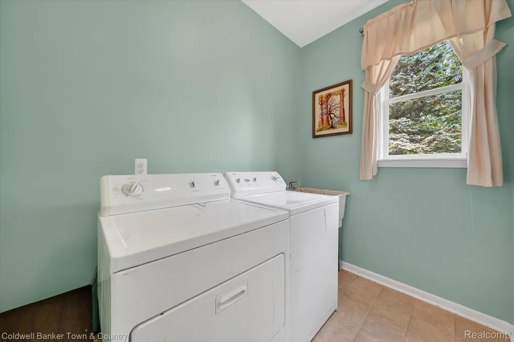 28294 Cottage Lane Lyon Charter Township MI 48165