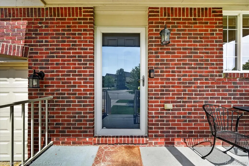 28294 Cottage Lane Lyon Charter Township MI 48165