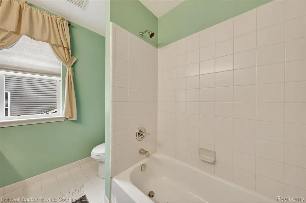 28294 Cottage Lane Lyon Charter Township MI 48165