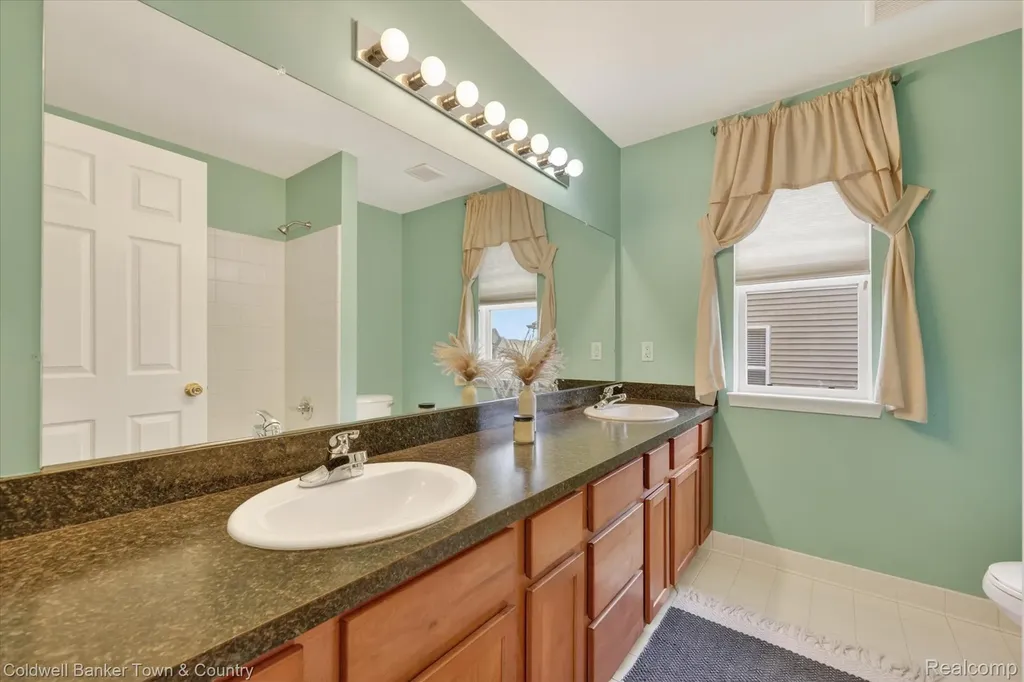 28294 Cottage Lane Lyon Charter Township MI 48165