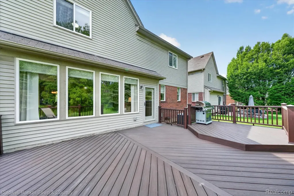 28294 Cottage Lane Lyon Charter Township MI 48165