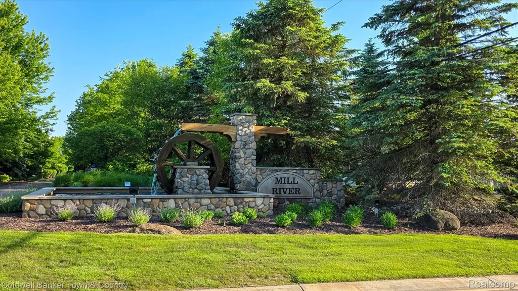 28294 Cottage Lane Lyon Charter Township MI 48165