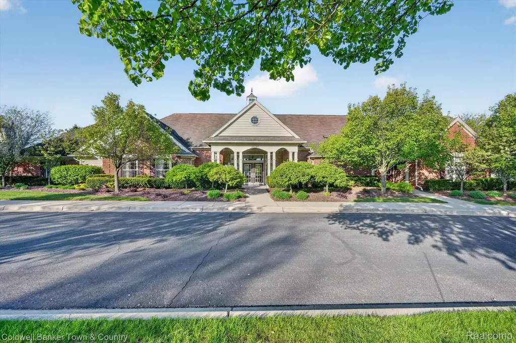 28294 Cottage Lane Lyon Charter Township MI 48165