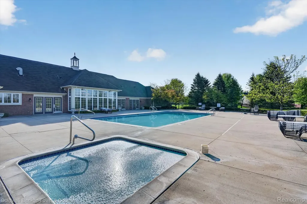 28294 Cottage Lane Lyon Charter Township MI 48165