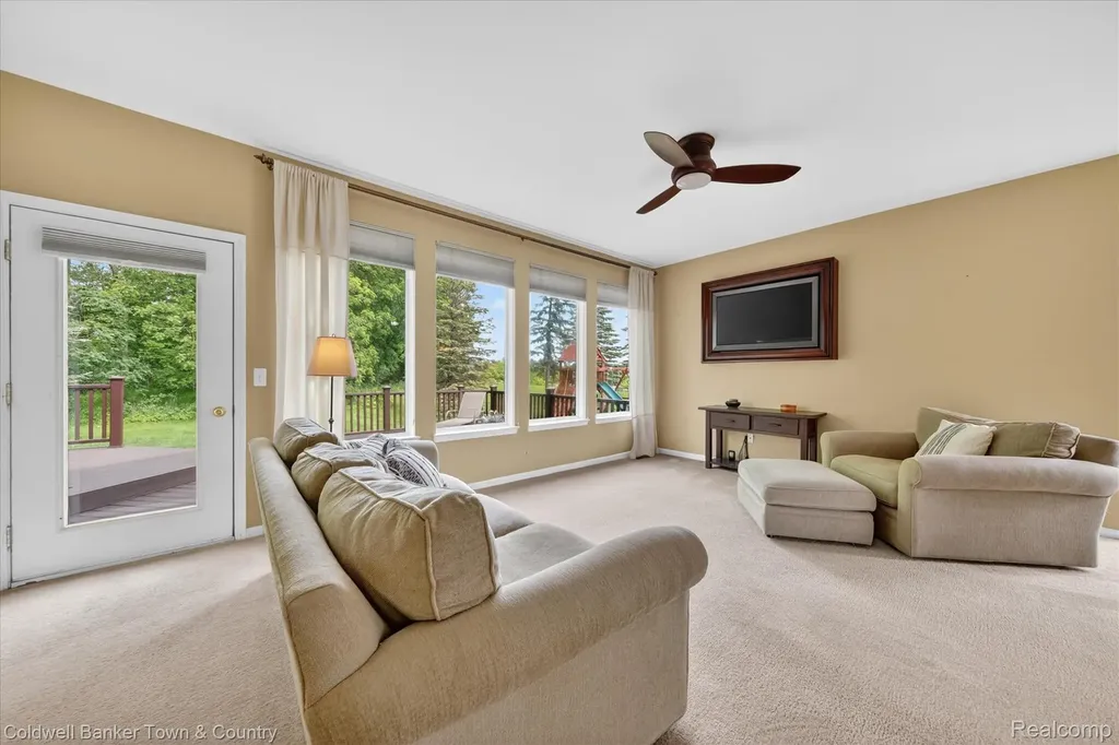 28294 Cottage Lane Lyon Charter Township MI 48165