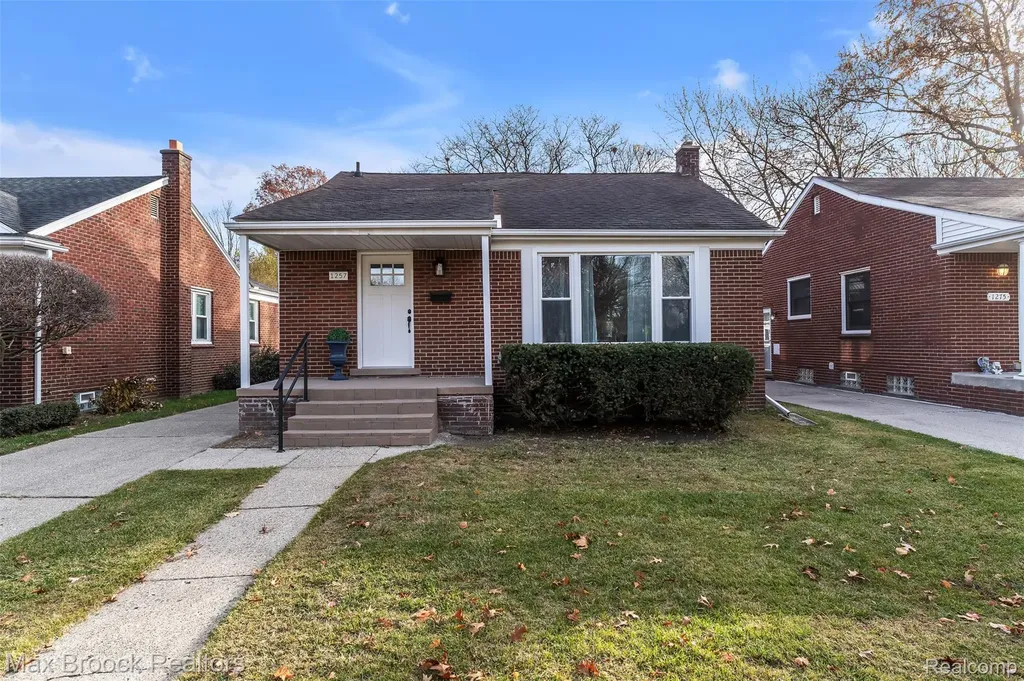 1257 S. Eton Birmingham City MI 48009