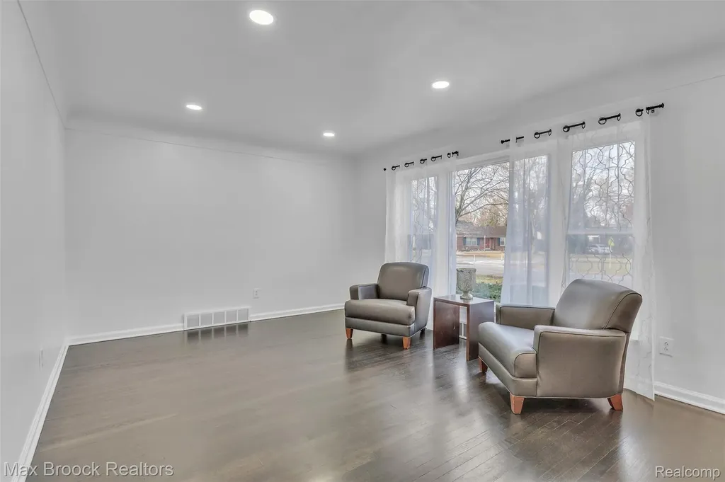 1257 S. Eton Birmingham City MI 48009