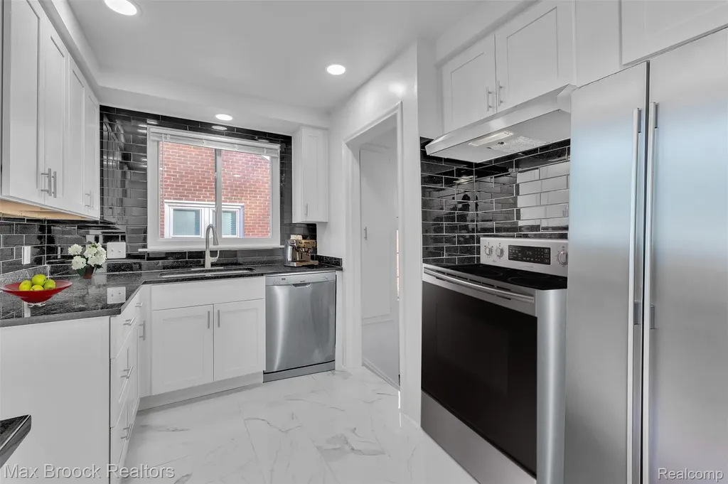 1257 S. Eton Birmingham City MI 48009