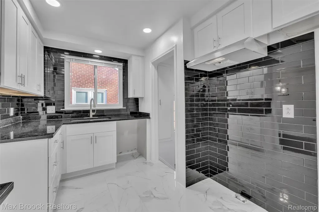 1257 S. Eton Birmingham City MI 48009