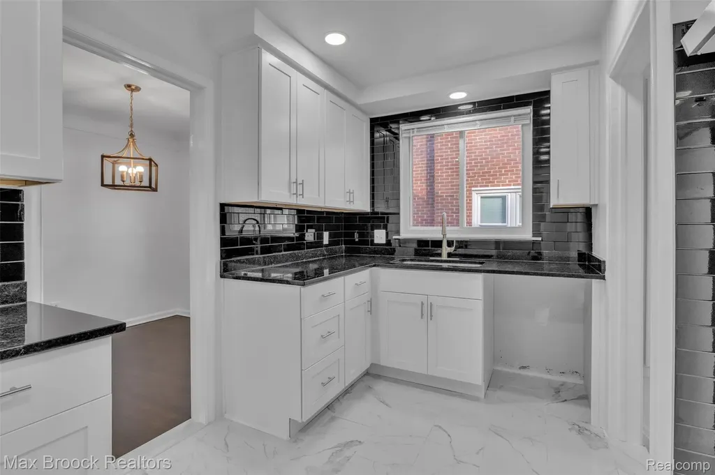 1257 S. Eton Birmingham City MI 48009