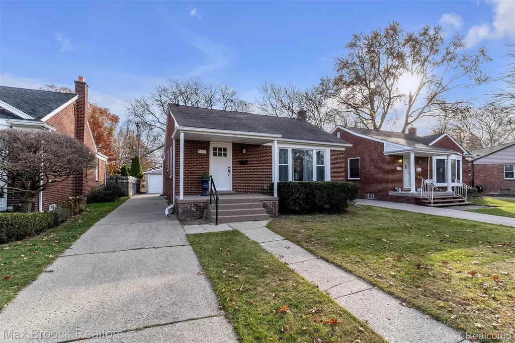 1257 S. Eton Birmingham City MI 48009