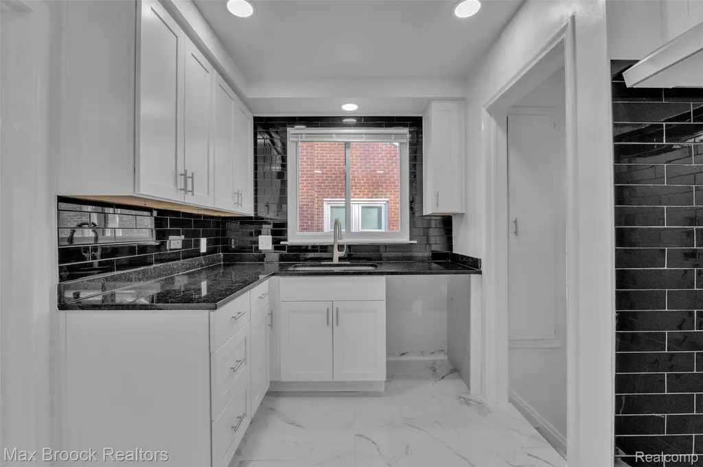 1257 S. Eton Birmingham City MI 48009