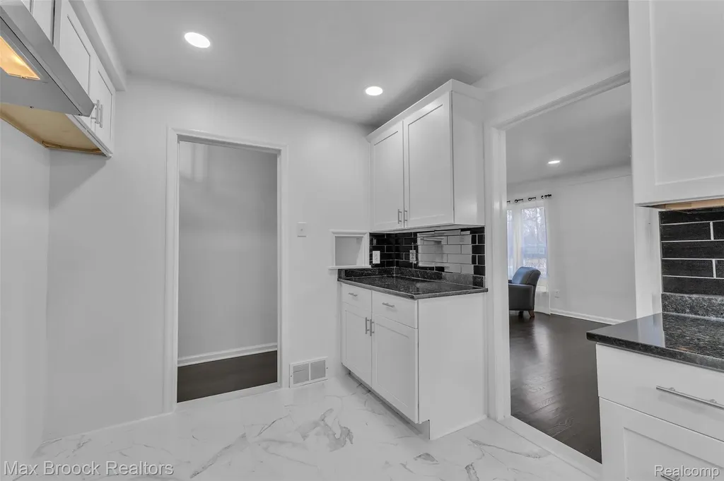 1257 S. Eton Birmingham City MI 48009