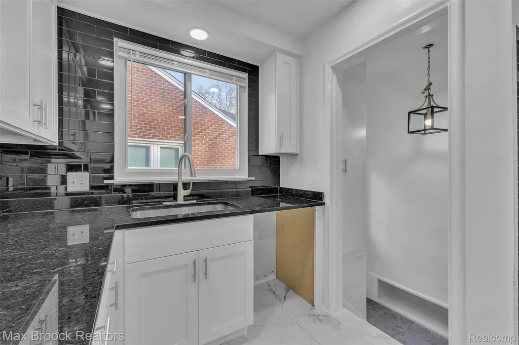 1257 S. Eton Birmingham City MI 48009