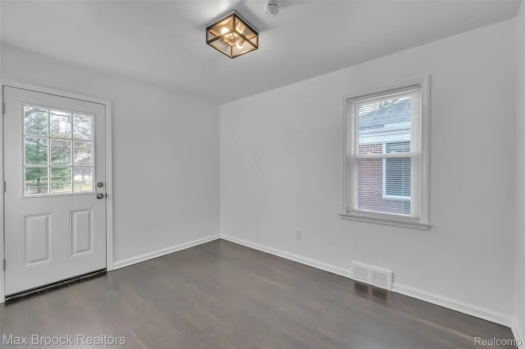 1257 S. Eton Birmingham City MI 48009